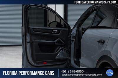 2022 Porsche Cayenne Turbo GT   - Photo 25 - Riviera Beach, FL 33407