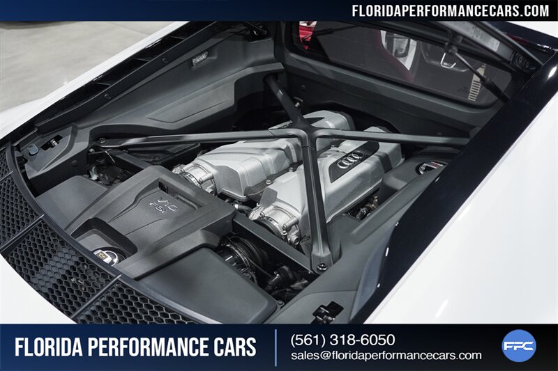 2018 Audi R8 5.2 V10 RWS   - Photo 43 - Riviera Beach, FL 33407