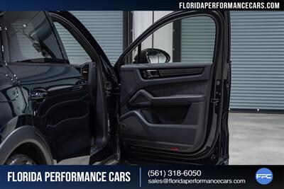 2023 Porsche Cayenne Turbo GT   - Photo 31 - Riviera Beach, FL 33407