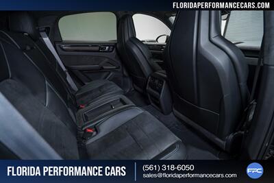 2023 Porsche Cayenne Turbo GT   - Photo 29 - Riviera Beach, FL 33407