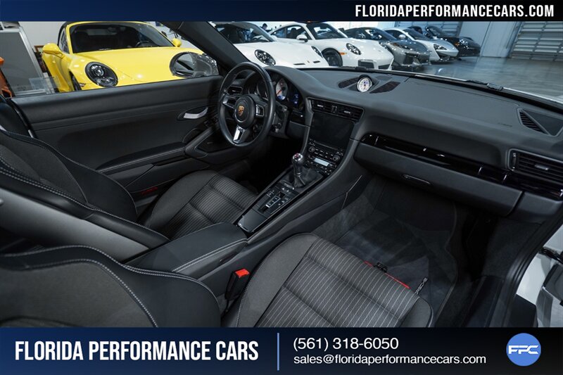 2019 Porsche 911 Carrera T   - Photo 29 - Riviera Beach, FL 33407