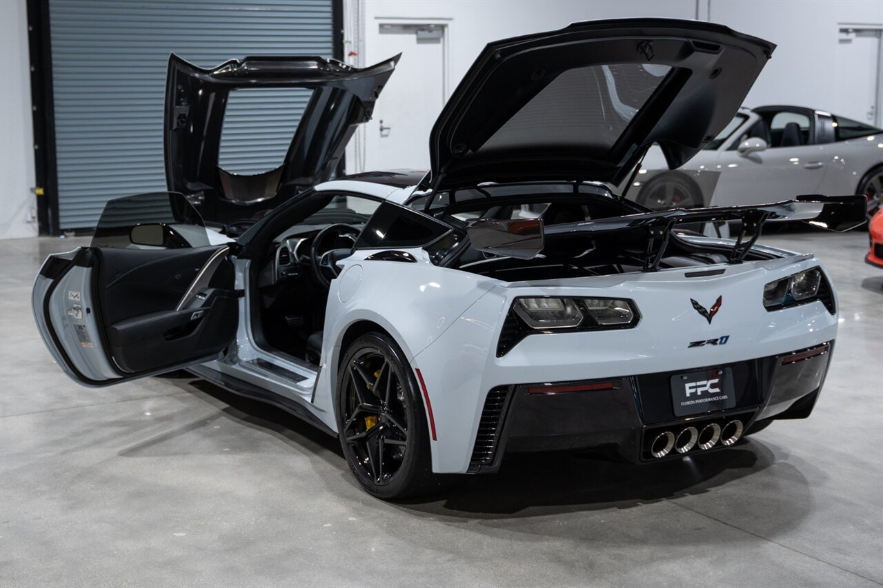 2019 Chevrolet Corvette ZR1   - Photo 38 - Riviera Beach, FL 33407