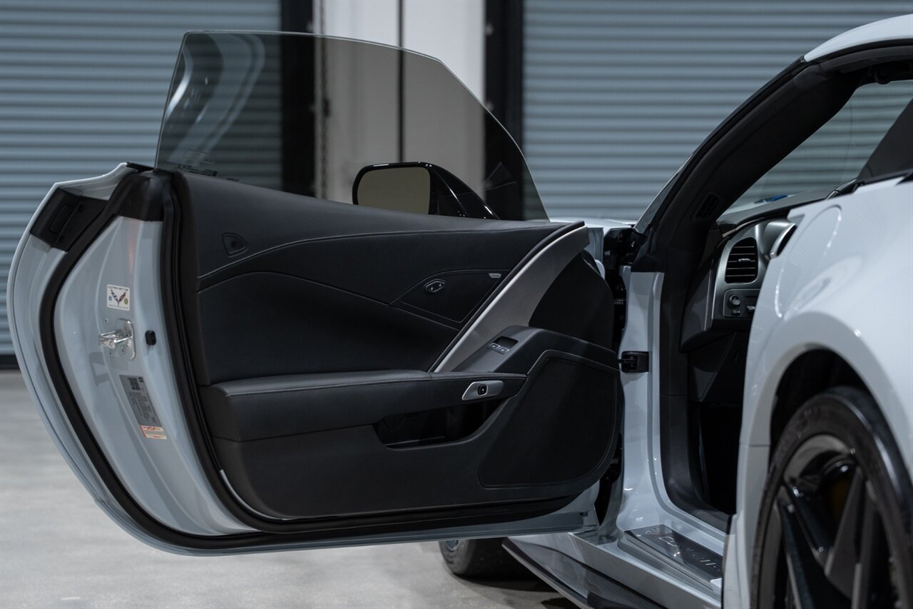 2019 Chevrolet Corvette ZR1   - Photo 19 - Riviera Beach, FL 33407