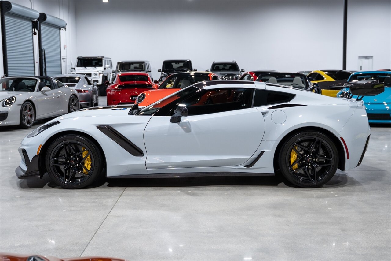 2019 Chevrolet Corvette ZR1   - Photo 3 - Riviera Beach, FL 33407