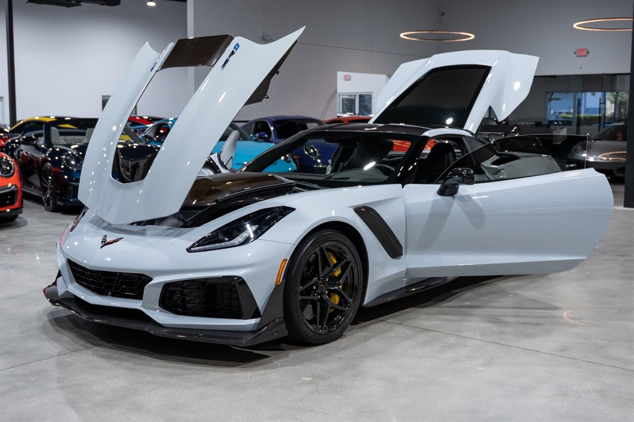 2019 Chevrolet Corvette ZR1   - Photo 37 - Riviera Beach, FL 33407