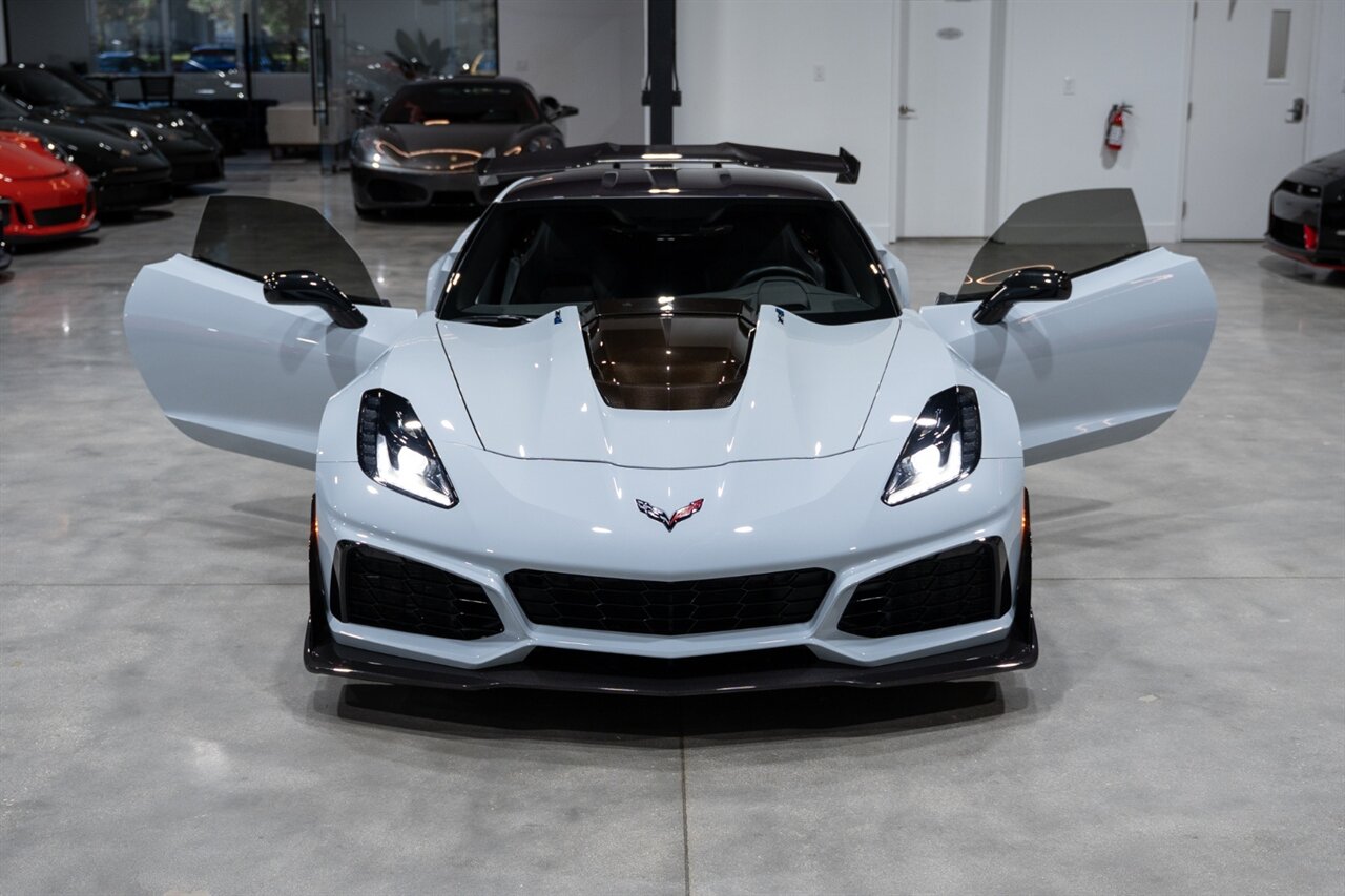 2019 Chevrolet Corvette ZR1   - Photo 39 - Riviera Beach, FL 33407