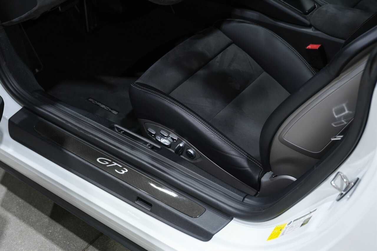 2015 Porsche 911 GT3   - Photo 24 - Riviera Beach, FL 33407