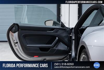2024 Porsche 911 Carrera T   - Photo 23 - Riviera Beach, FL 33407