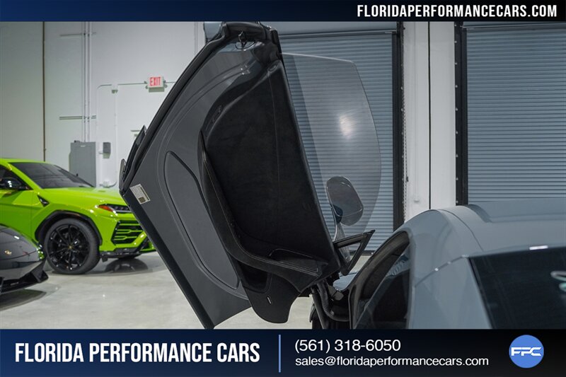 2016 McLaren 675LT   - Photo 18 - Riviera Beach, FL 33407