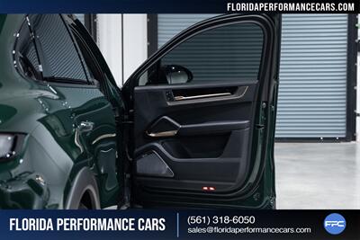 2024 Porsche Cayenne Turbo GT - Photo 33 - Riviera Beach, FL 33407