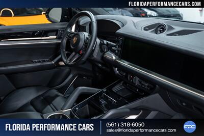 2024 Porsche Cayenne Turbo GT - Photo 60 - Riviera Beach, FL 33407