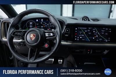 2024 Porsche Cayenne Turbo GT - Photo 21 - Riviera Beach, FL 33407