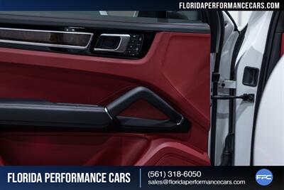 2023 Porsche Cayenne E-Hybrid Coupe Platinum   - Photo 26 - Riviera Beach, FL 33407