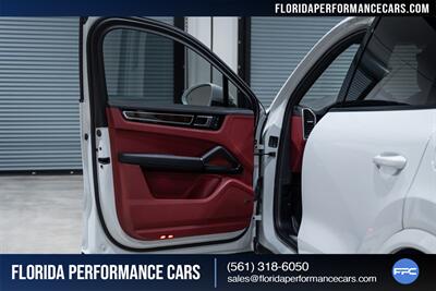 2023 Porsche Cayenne E-Hybrid Coupe Platinum   - Photo 25 - Riviera Beach, FL 33407