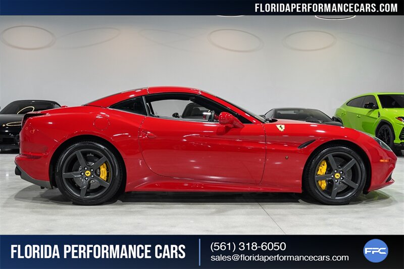 2016 Ferrari California T   - Photo 60 - Riviera Beach, FL 33407