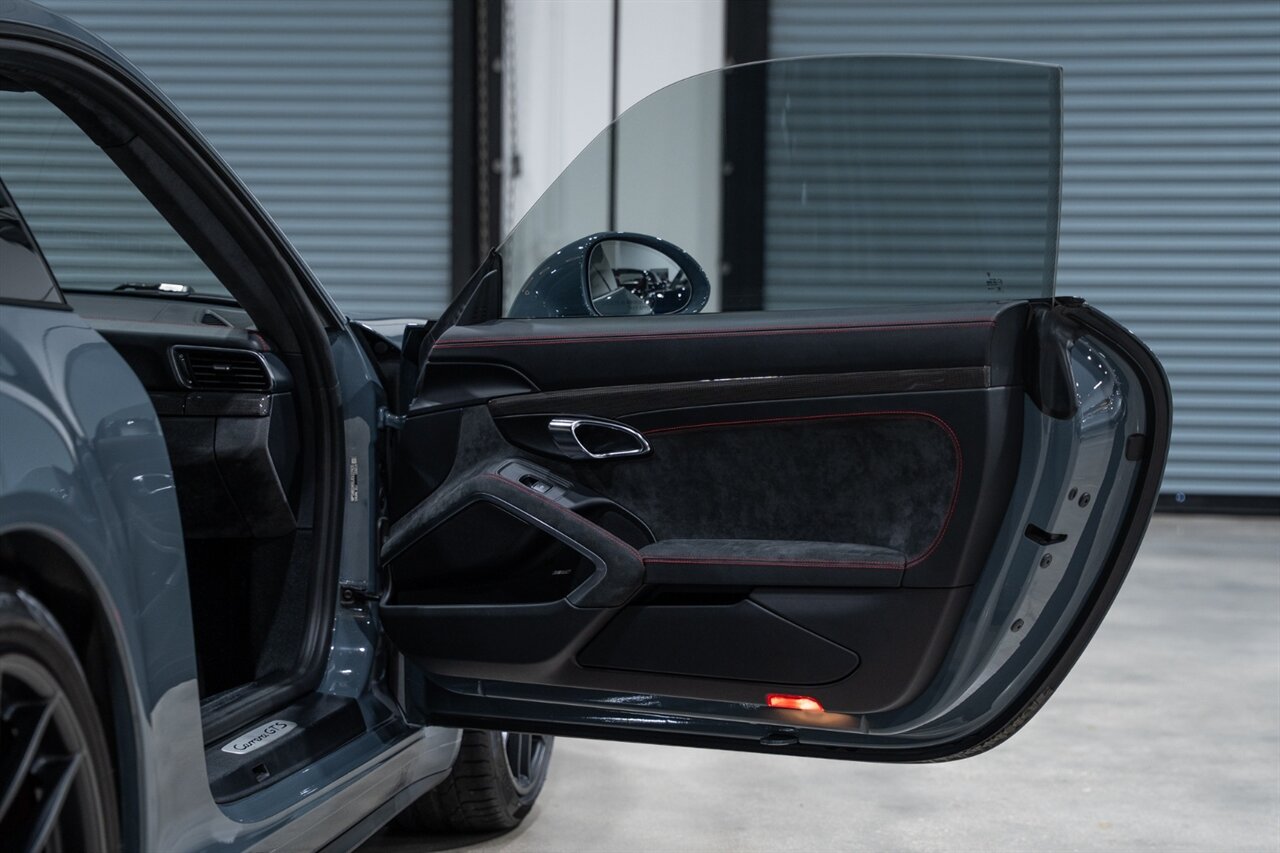 2018 Porsche 911 Carrera GTS   - Photo 38 - Riviera Beach, FL 33407
