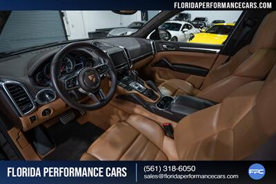 2016 Porsche Cayenne Turbo S   - Photo 18 - Riviera Beach, FL 33407