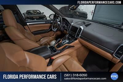 2016 Porsche Cayenne Turbo S   - Photo 33 - Riviera Beach, FL 33407