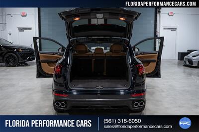 2016 Porsche Cayenne Turbo S   - Photo 45 - Riviera Beach, FL 33407