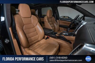 2016 Porsche Cayenne Turbo S   - Photo 34 - Riviera Beach, FL 33407