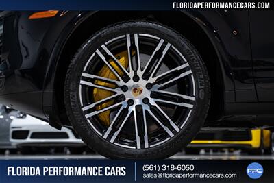 2016 Porsche Cayenne Turbo S   - Photo 11 - Riviera Beach, FL 33407