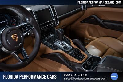 2016 Porsche Cayenne Turbo S   - Photo 52 - Riviera Beach, FL 33407