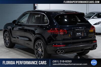 2016 Porsche Cayenne Turbo S   - Photo 68 - Riviera Beach, FL 33407