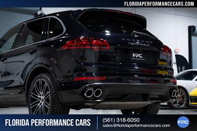 2016 Porsche Cayenne Turbo S   - Photo 17 - Riviera Beach, FL 33407