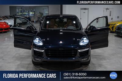 2016 Porsche Cayenne Turbo S   - Photo 40 - Riviera Beach, FL 33407