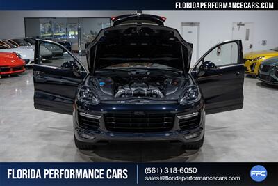 2016 Porsche Cayenne Turbo S   - Photo 42 - Riviera Beach, FL 33407