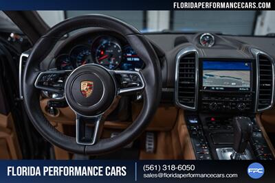 2016 Porsche Cayenne Turbo S   - Photo 21 - Riviera Beach, FL 33407