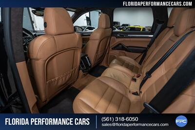 2016 Porsche Cayenne Turbo S   - Photo 27 - Riviera Beach, FL 33407