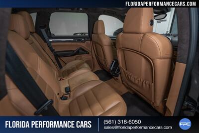 2016 Porsche Cayenne Turbo S   - Photo 30 - Riviera Beach, FL 33407