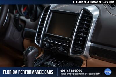 2016 Porsche Cayenne Turbo S   - Photo 62 - Riviera Beach, FL 33407