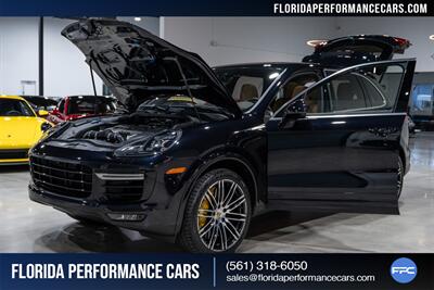 2016 Porsche Cayenne Turbo S   - Photo 38 - Riviera Beach, FL 33407