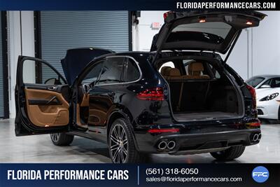 2016 Porsche Cayenne Turbo S   - Photo 39 - Riviera Beach, FL 33407