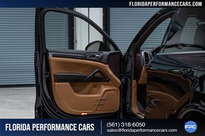 2016 Porsche Cayenne Turbo S   - Photo 23 - Riviera Beach, FL 33407