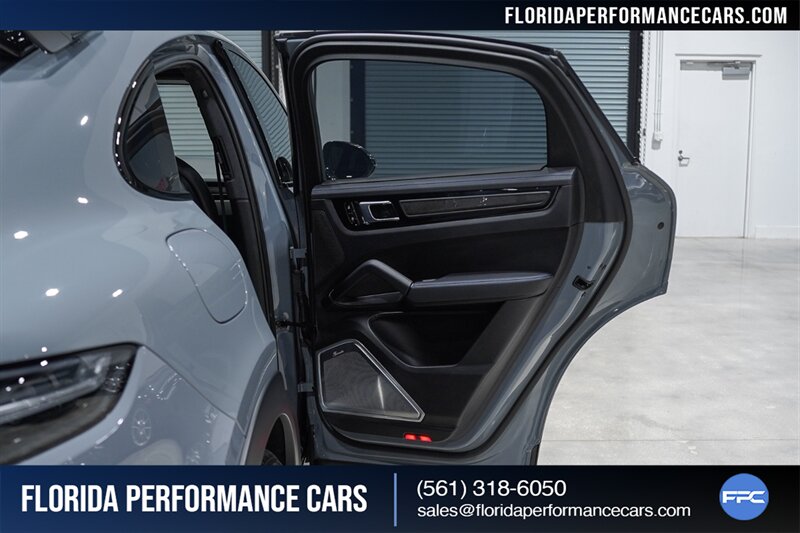 2023 Porsche Cayenne Turbo GT   - Photo 29 - Riviera Beach, FL 33407