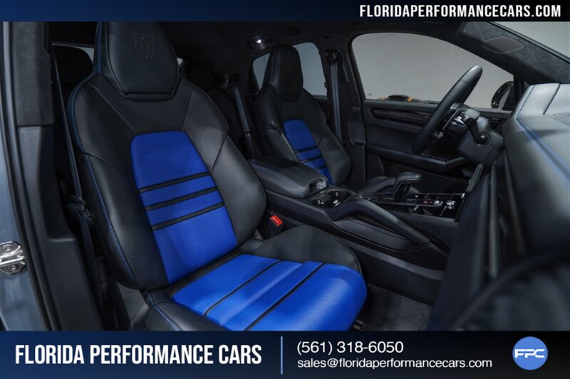 2023 Porsche Cayenne Turbo GT   - Photo 34 - Riviera Beach, FL 33407