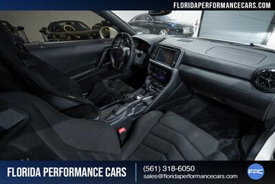 2017 Nissan GT-R Premium   - Photo 28 - Riviera Beach, FL 33407