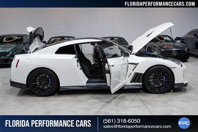 2017 Nissan GT-R Premium   - Photo 35 - Riviera Beach, FL 33407