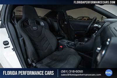 2017 Nissan GT-R Premium   - Photo 29 - Riviera Beach, FL 33407