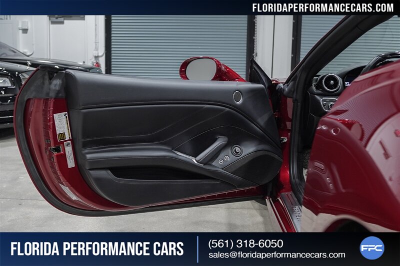 2016 Ferrari California T   - Photo 23 - Riviera Beach, FL 33407