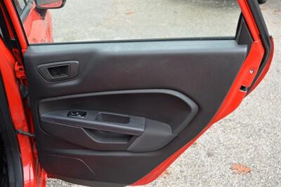 2013 Ford Fiesta SE   - Photo 16 - West Warwick, RI 02893