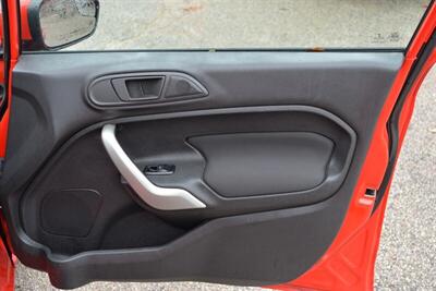 2013 Ford Fiesta SE   - Photo 14 - West Warwick, RI 02893