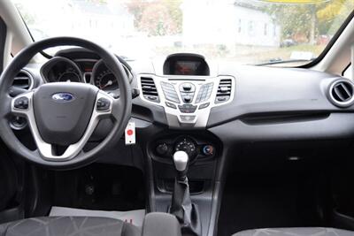 2013 Ford Fiesta SE   - Photo 17 - West Warwick, RI 02893