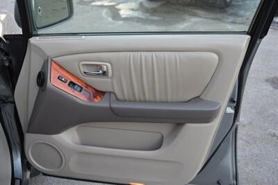 2003 Lexus RX 300   - Photo 16 - West Warwick, RI 02893