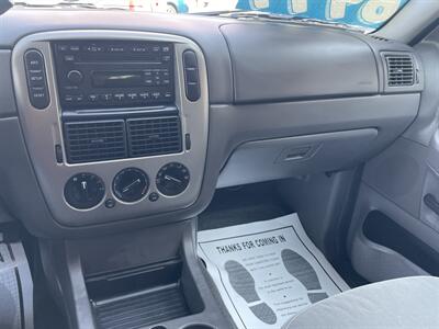 2005 Ford Explorer XLT   - Photo 10 - Bakersfield, CA 93305