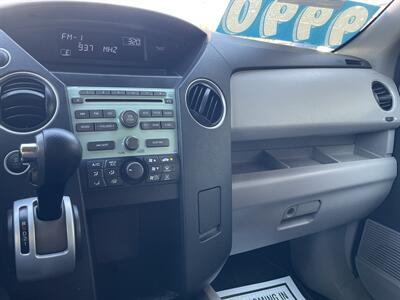 2010 Honda Pilot LX   - Photo 12 - Bakersfield, CA 93305