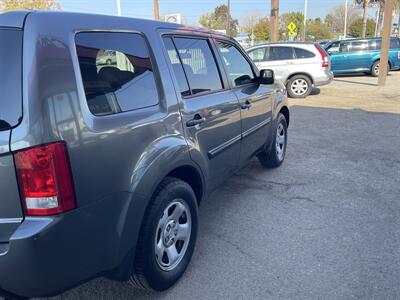 2010 Honda Pilot LX   - Photo 4 - Bakersfield, CA 93305